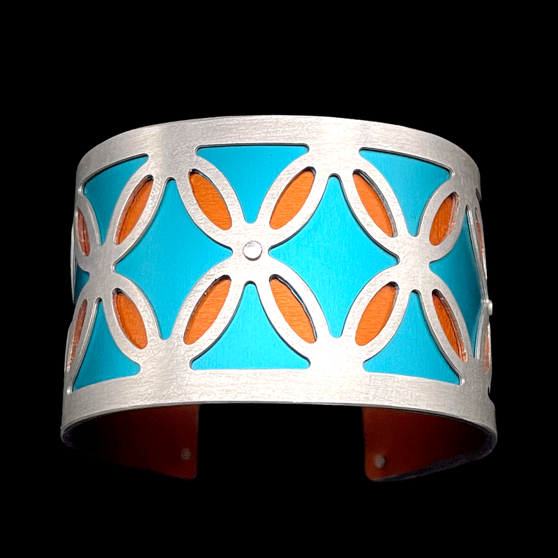 BUTTERFLY CUFF TWO-TONE MEDIUM